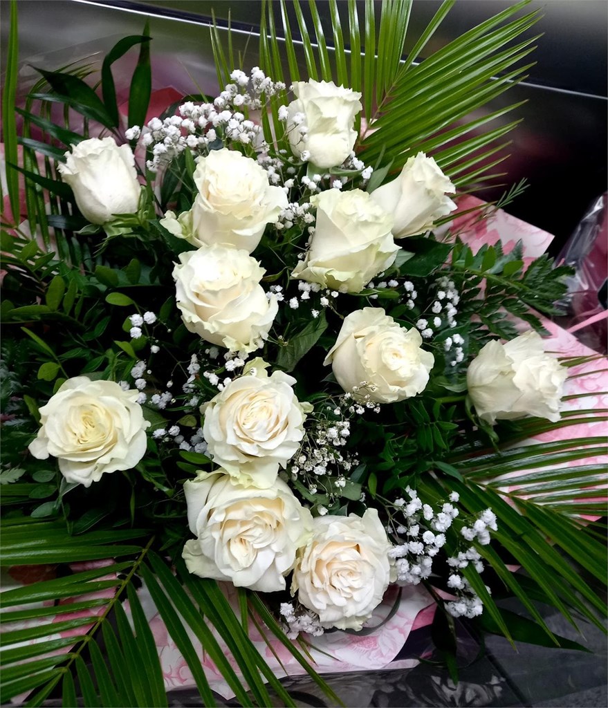 Foto 1 Ramo de rosas blancas